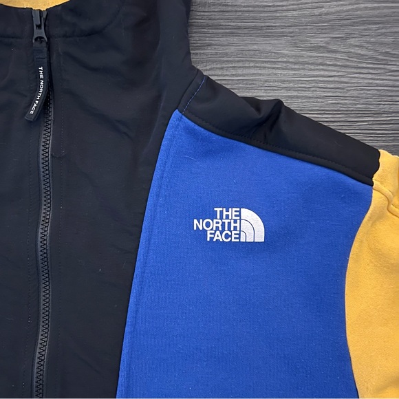 The North Face Colorblock Half Zip Sweatshirt - Picture 6 of 9